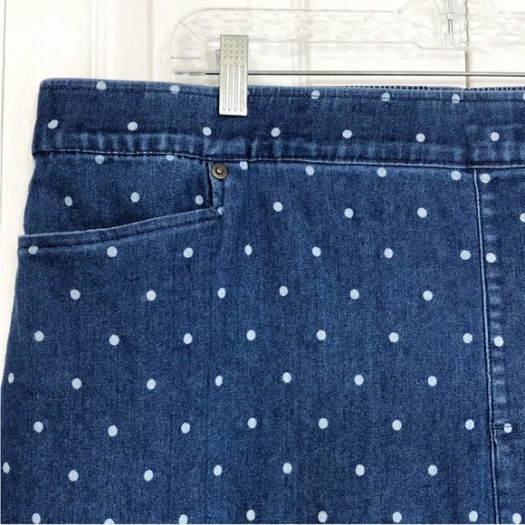CW Classics Blue Denim Polka Dot Print Pull-On Jean Capris - Picture 3 of 14